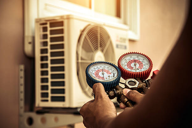 Professional Hvac technician working in La Palma, CA